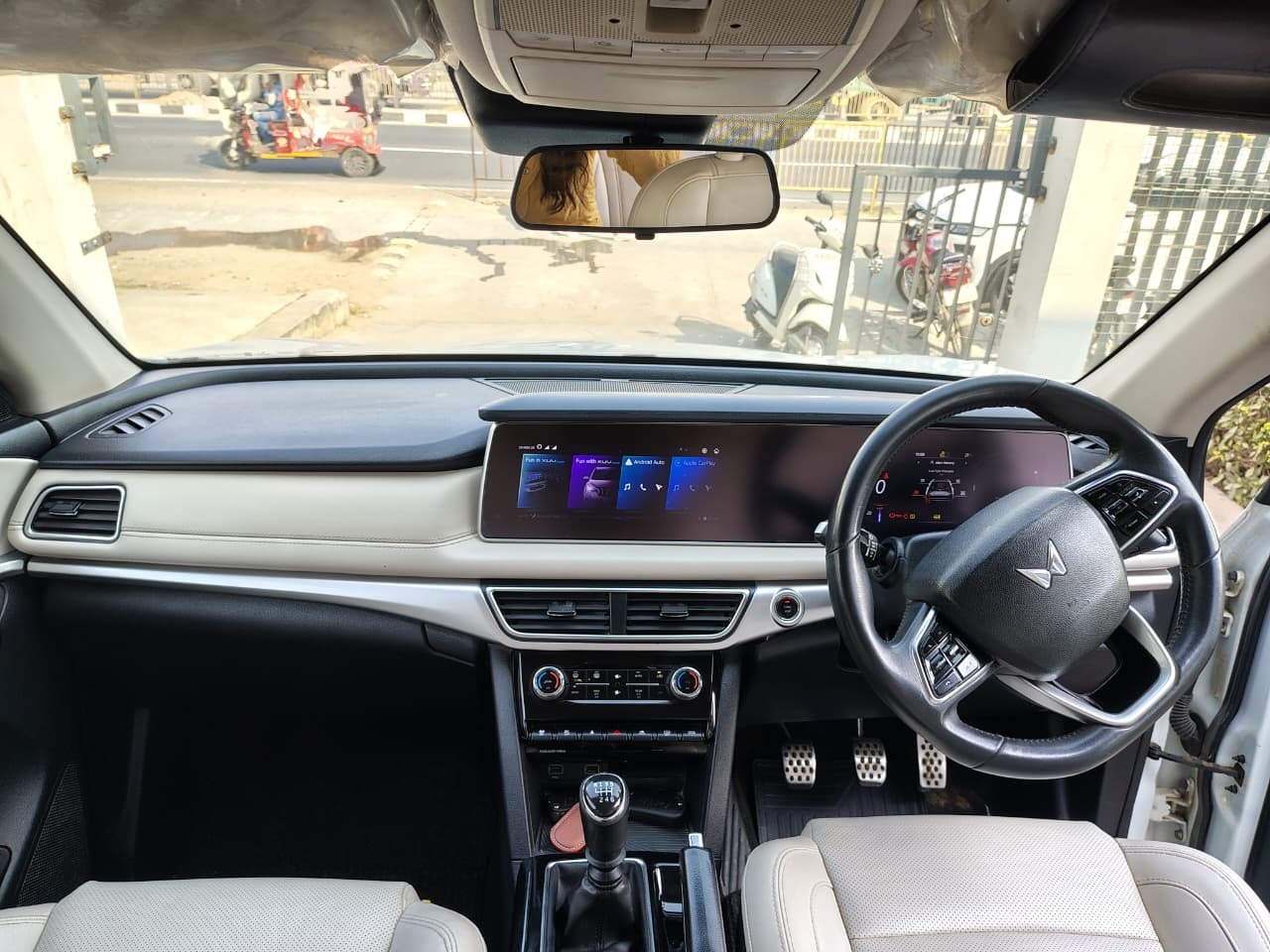 XUV700 image 8 XUV700 image 8