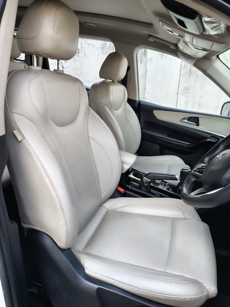 XUV700 image 9 XUV700 image 9