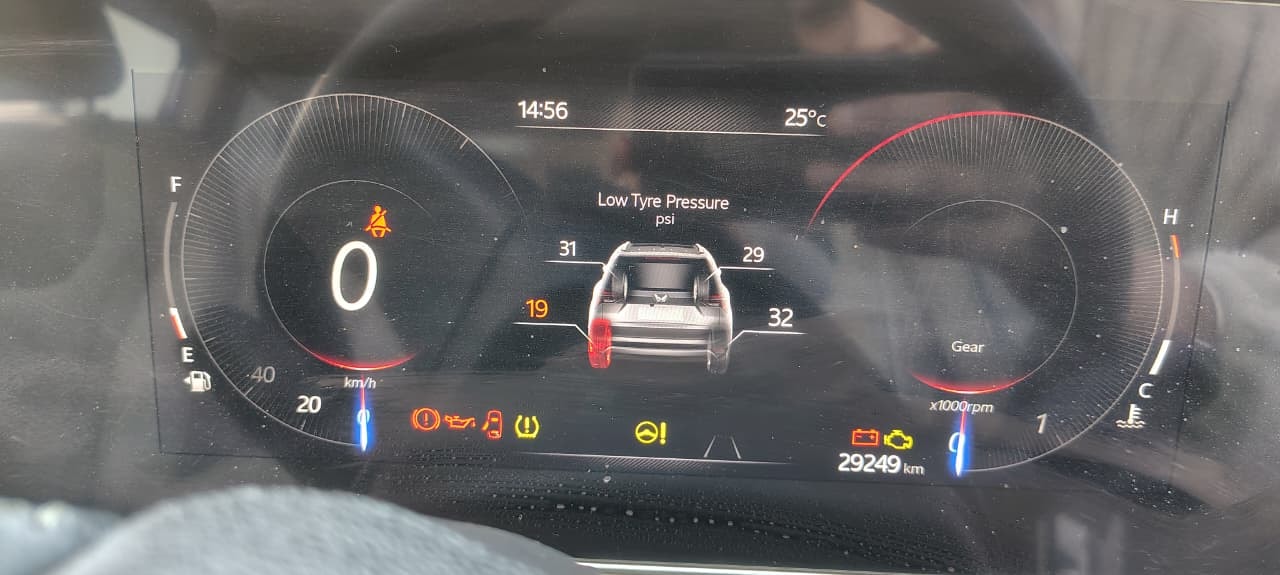 XUV700 image 8 XUV700 image 8