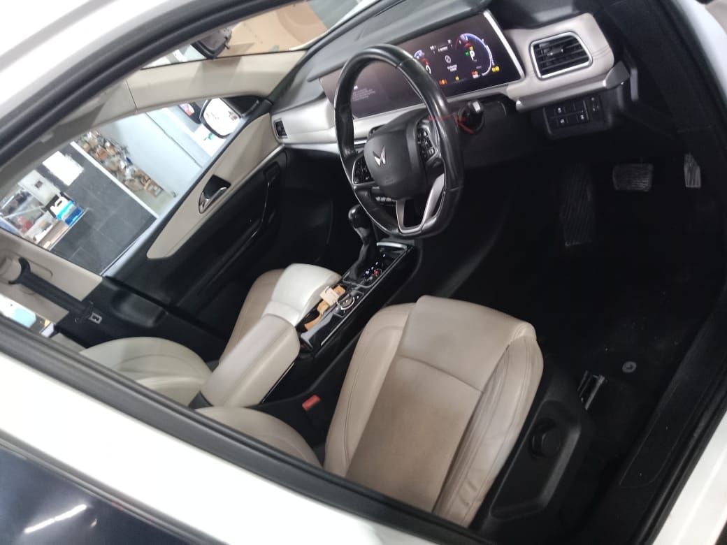 Used 2022 Mahindra XUV700 Used 2022 Mahindra XUV700