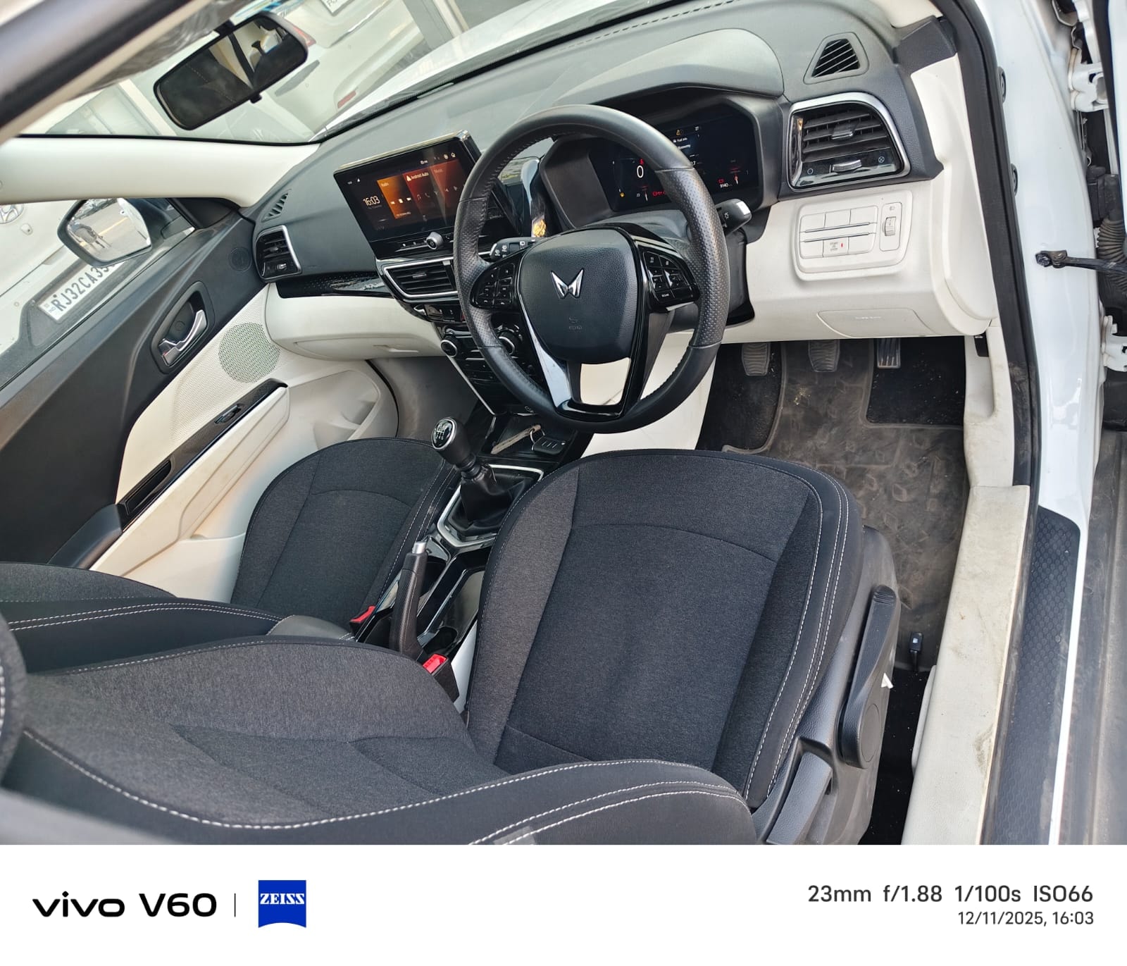 XUV 3XO image 7 XUV 3XO image 7