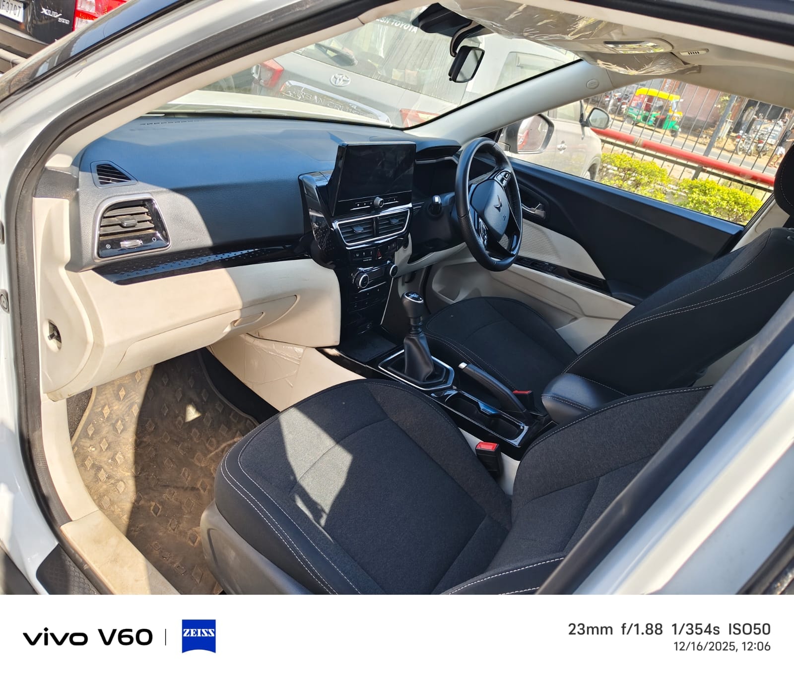 XUV 3XO image 9 XUV 3XO image 9