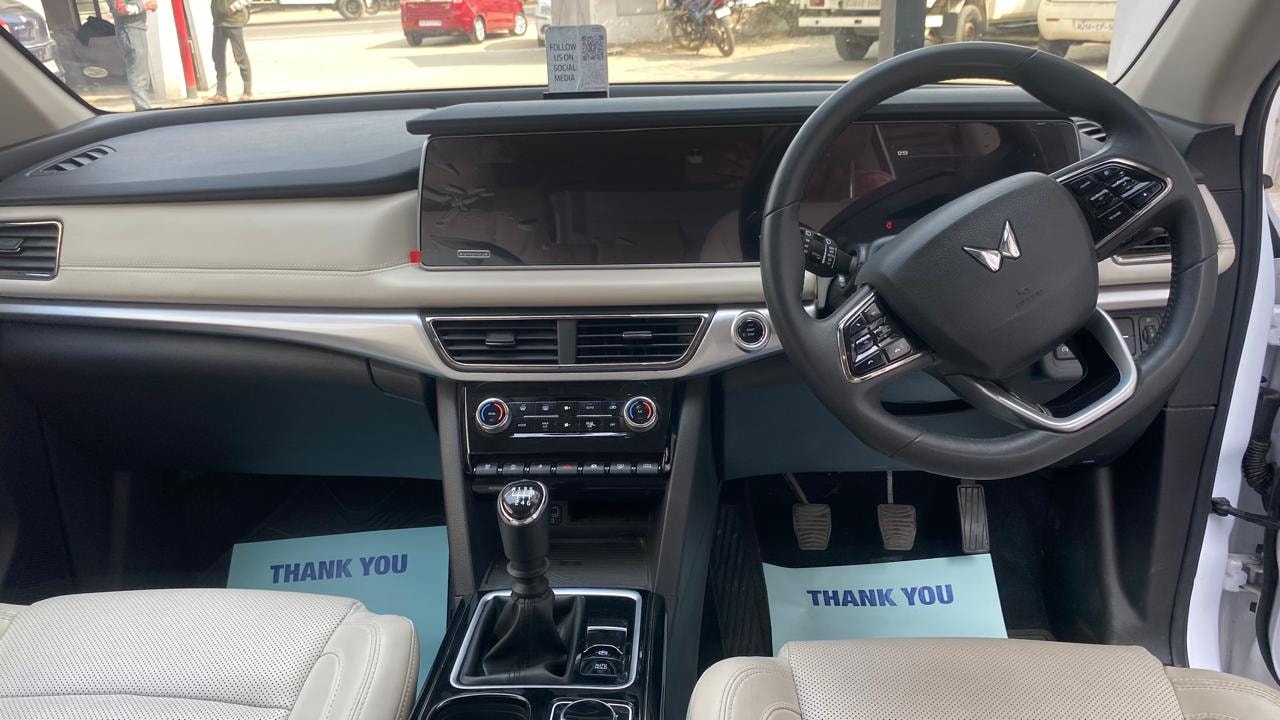 XUV700 image 5 XUV700 image 5