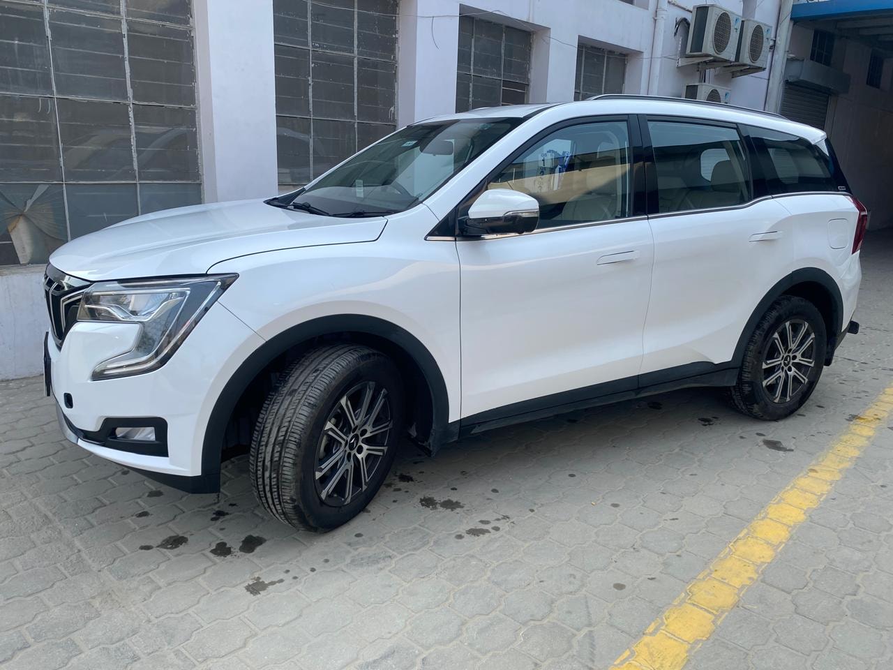 XUV700 image 2 XUV700 image 2