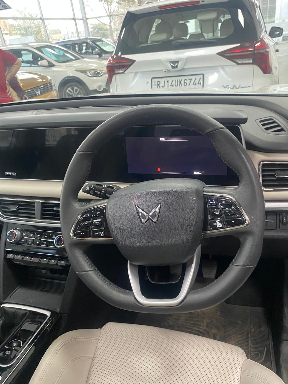 XUV700 image 6 XUV700 image 6