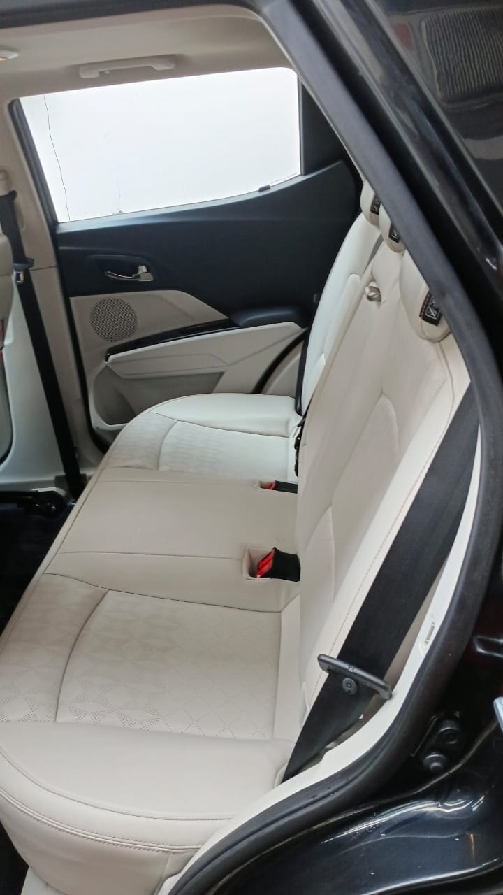 XUV400 image 8 XUV400 image 8