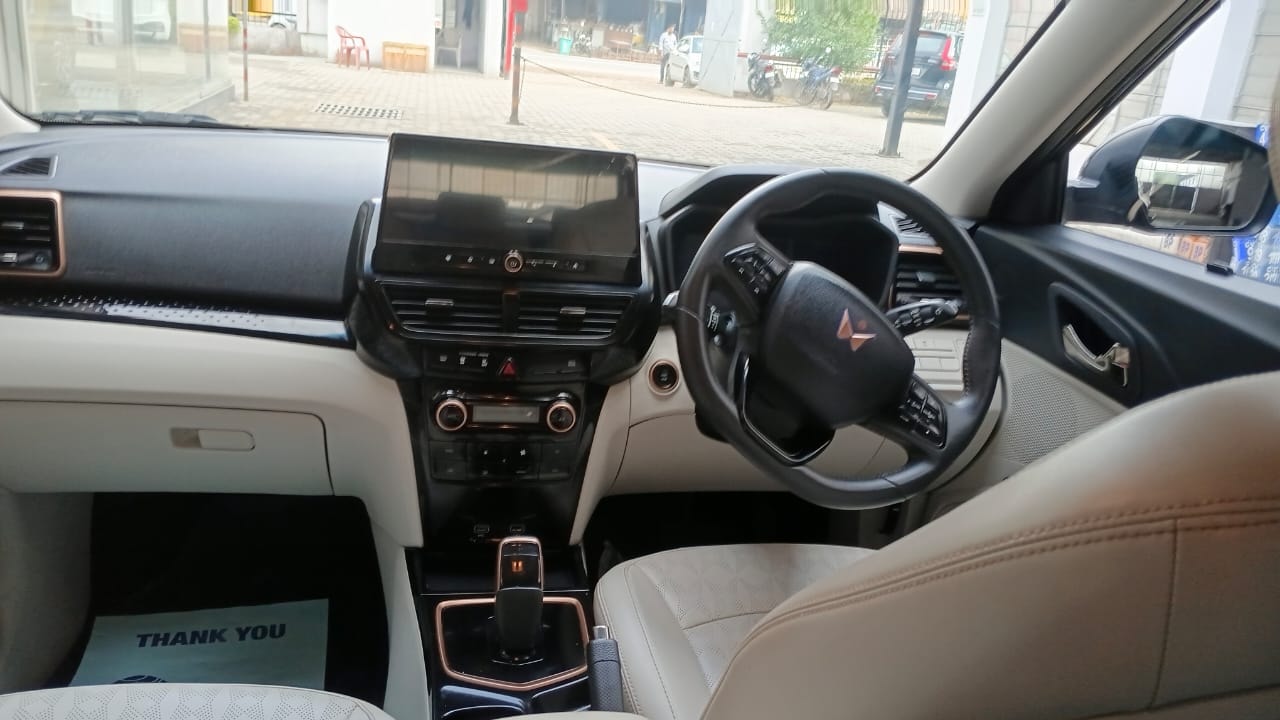 XUV400 image 5 XUV400 image 5