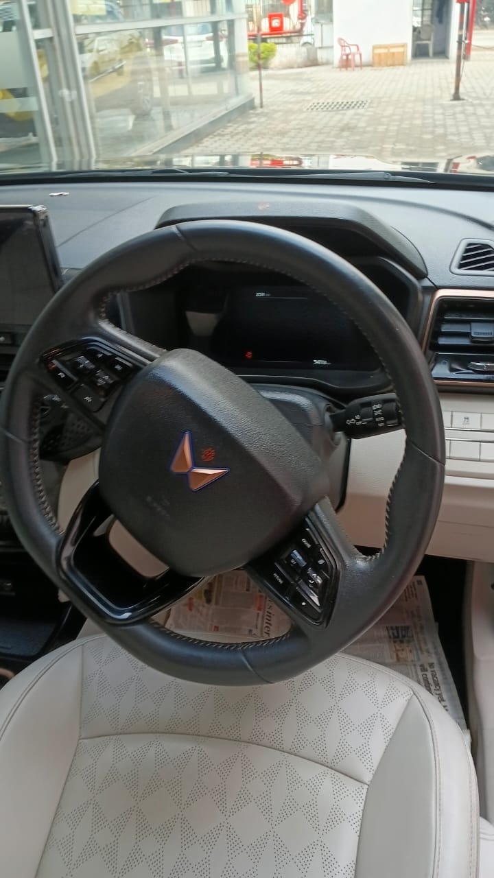 XUV400 image 6 XUV400 image 6