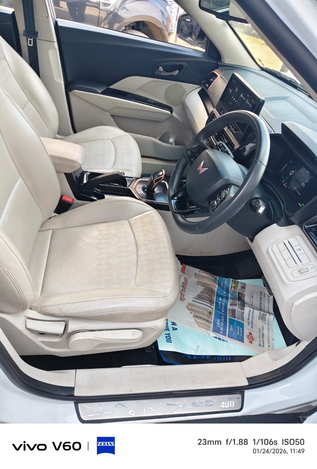 XUV400 image 6 XUV400 image 6