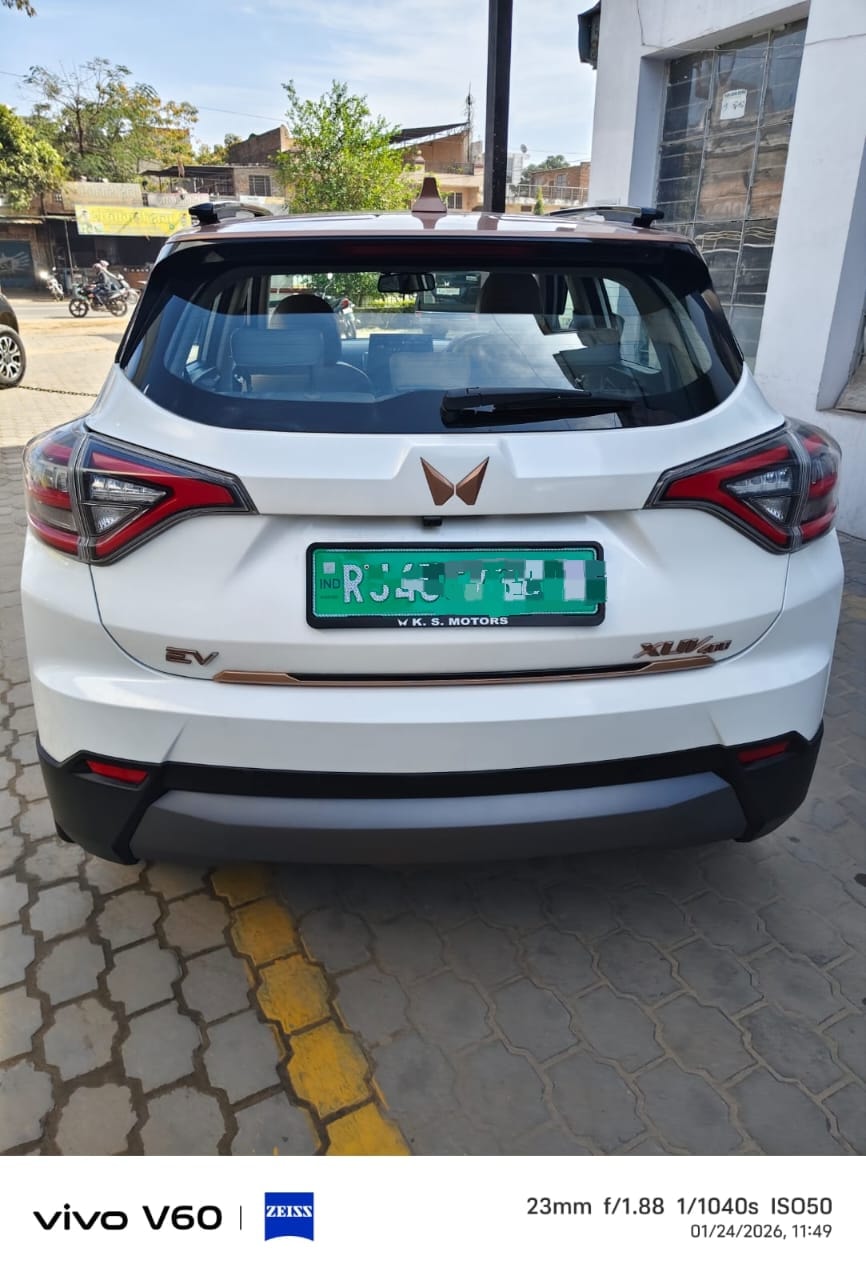 XUV400 image 3 XUV400 image 3