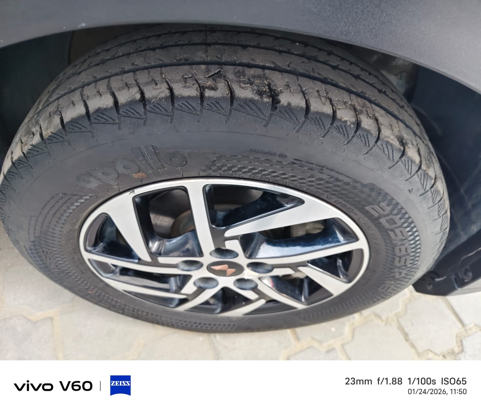 XUV400 image 5 XUV400 image 5