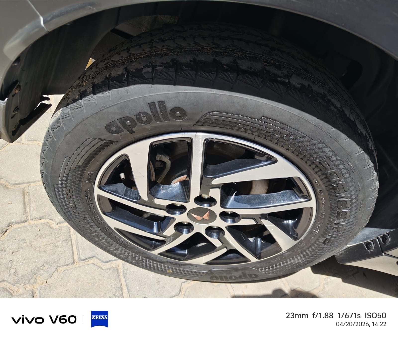 XUV400 image 6 XUV400 image 6