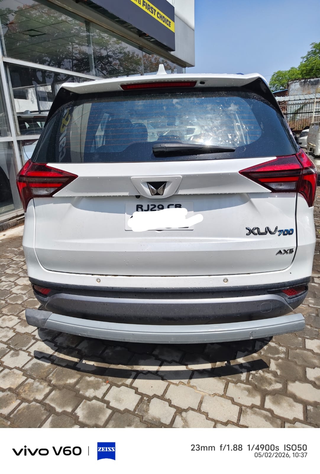 XUV700 image 3 XUV700 image 3