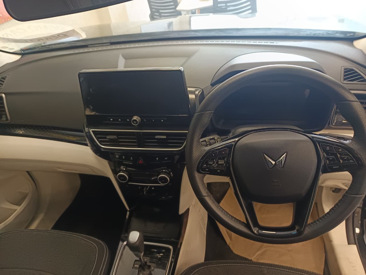 XUV 3XO image 3 XUV 3XO image 3