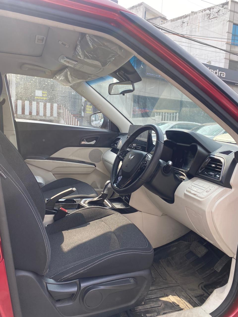 XUV 3XO image 14 XUV 3XO image 14