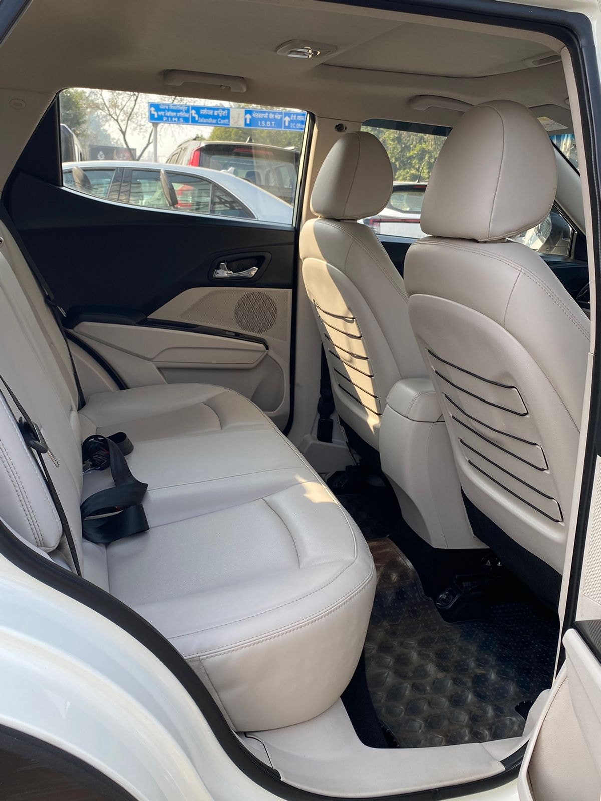 XUV300 image 14 XUV300 image 14