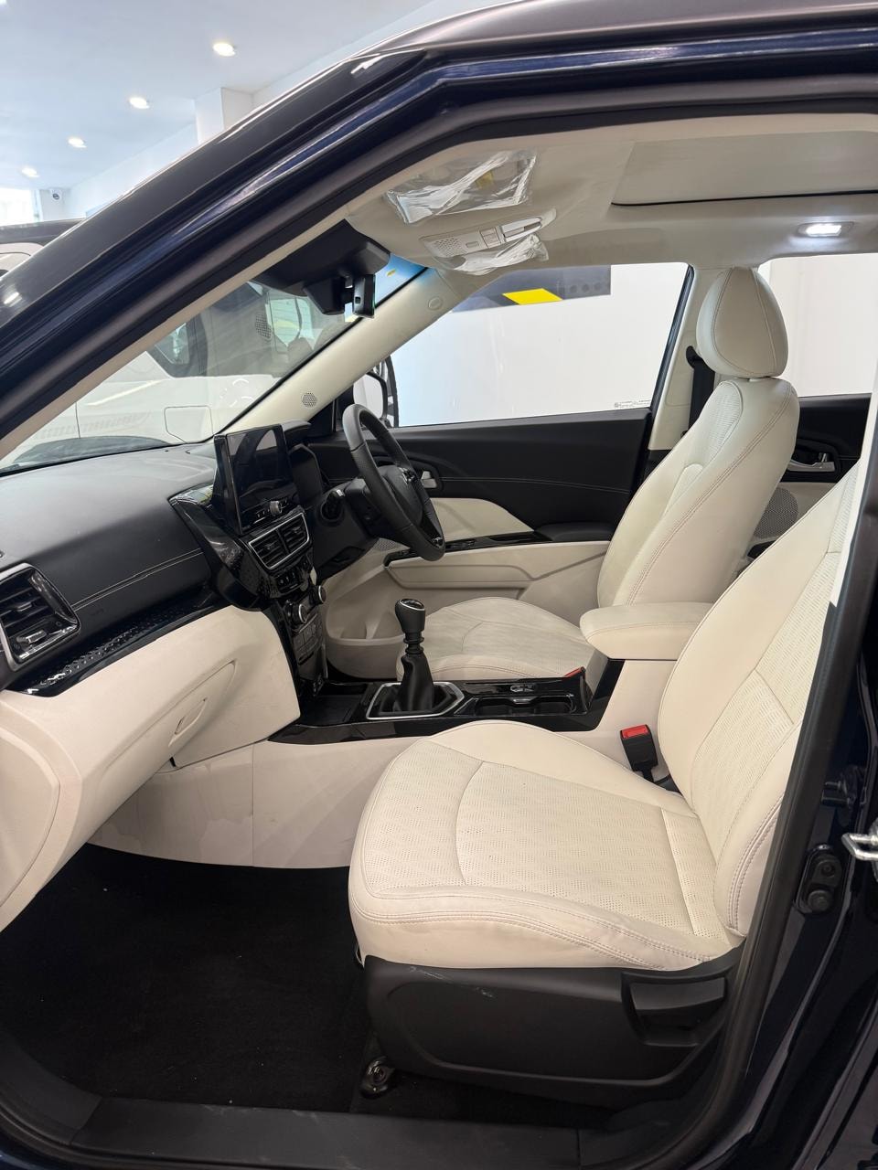 XUV 3XO image 9 XUV 3XO image 9