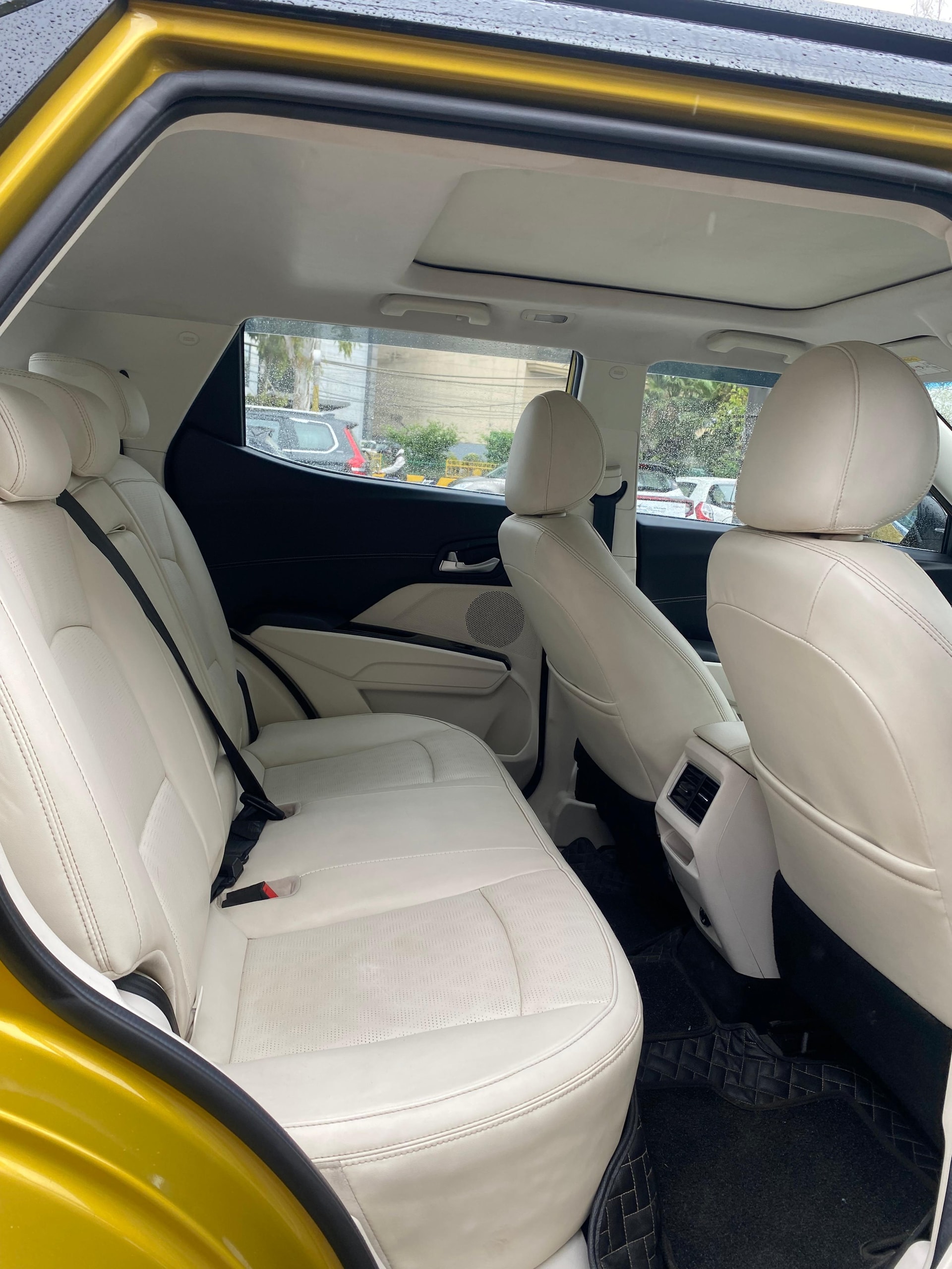 XUV 3XO image 15 XUV 3XO image 15