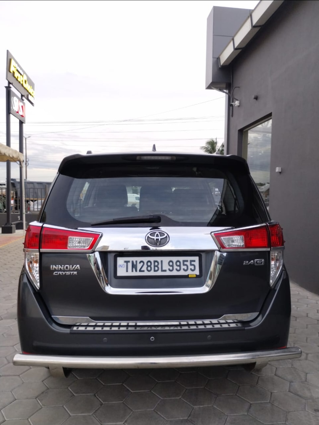 Used 2018 Toyota Innova Crysta Used 2018 Toyota Innova Crysta