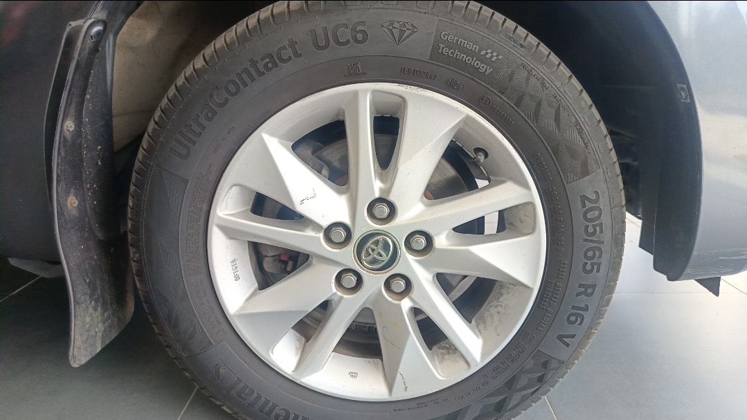 Used 2018 Toyota Innova Crysta Used 2018 Toyota Innova Crysta