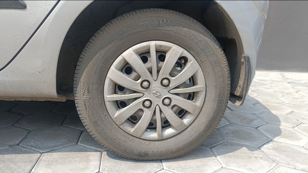 i10 image 10 i10 image 10