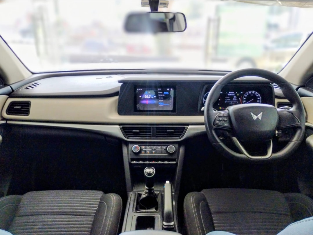 XUV700 image 12 XUV700 image 12