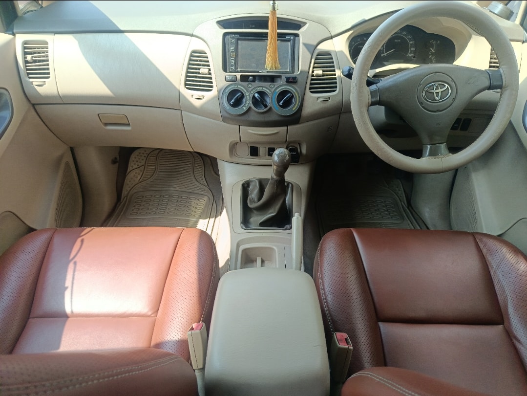 Innova image 12 Innova image 12