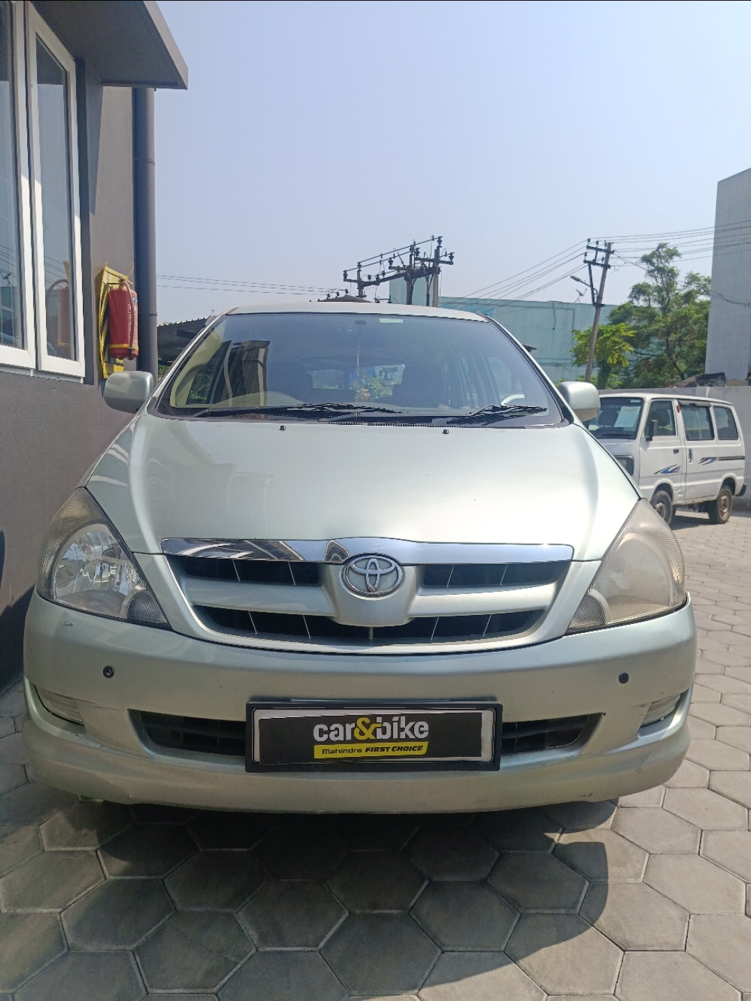 Innova image 8 Innova image 8