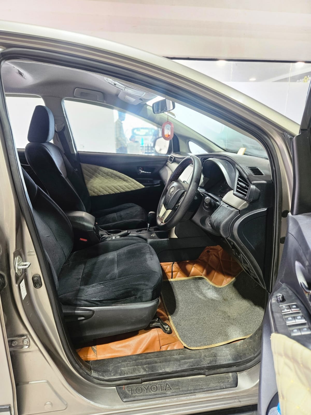 Used 2016 Toyota Innova Crysta Used 2016 Toyota Innova Crysta