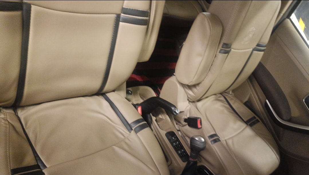 TUV300 image 14 TUV300 image 14