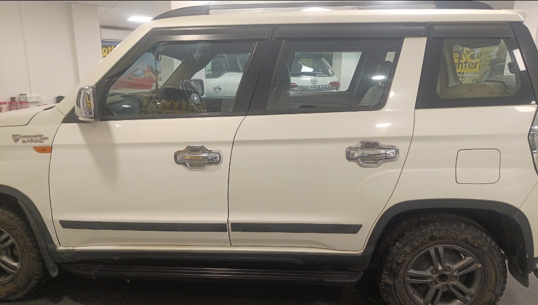 TUV300 image 2 TUV300 image 2