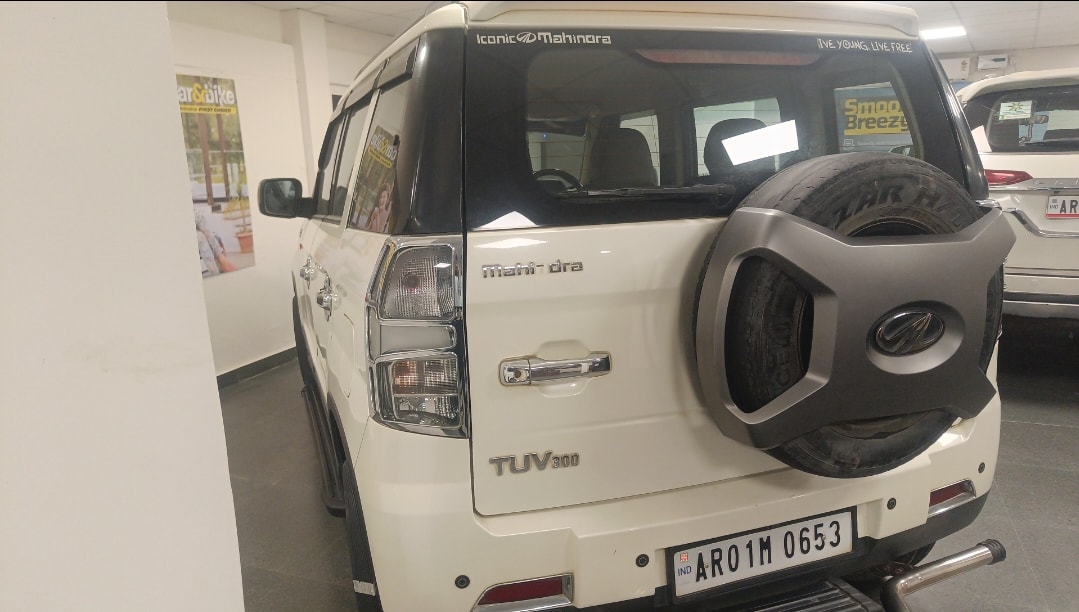 TUV300 image 3 TUV300 image 3