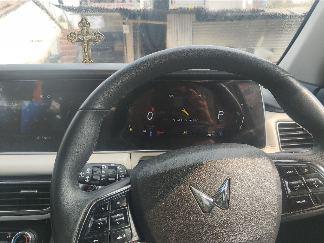 XUV700 image 11 XUV700 image 11