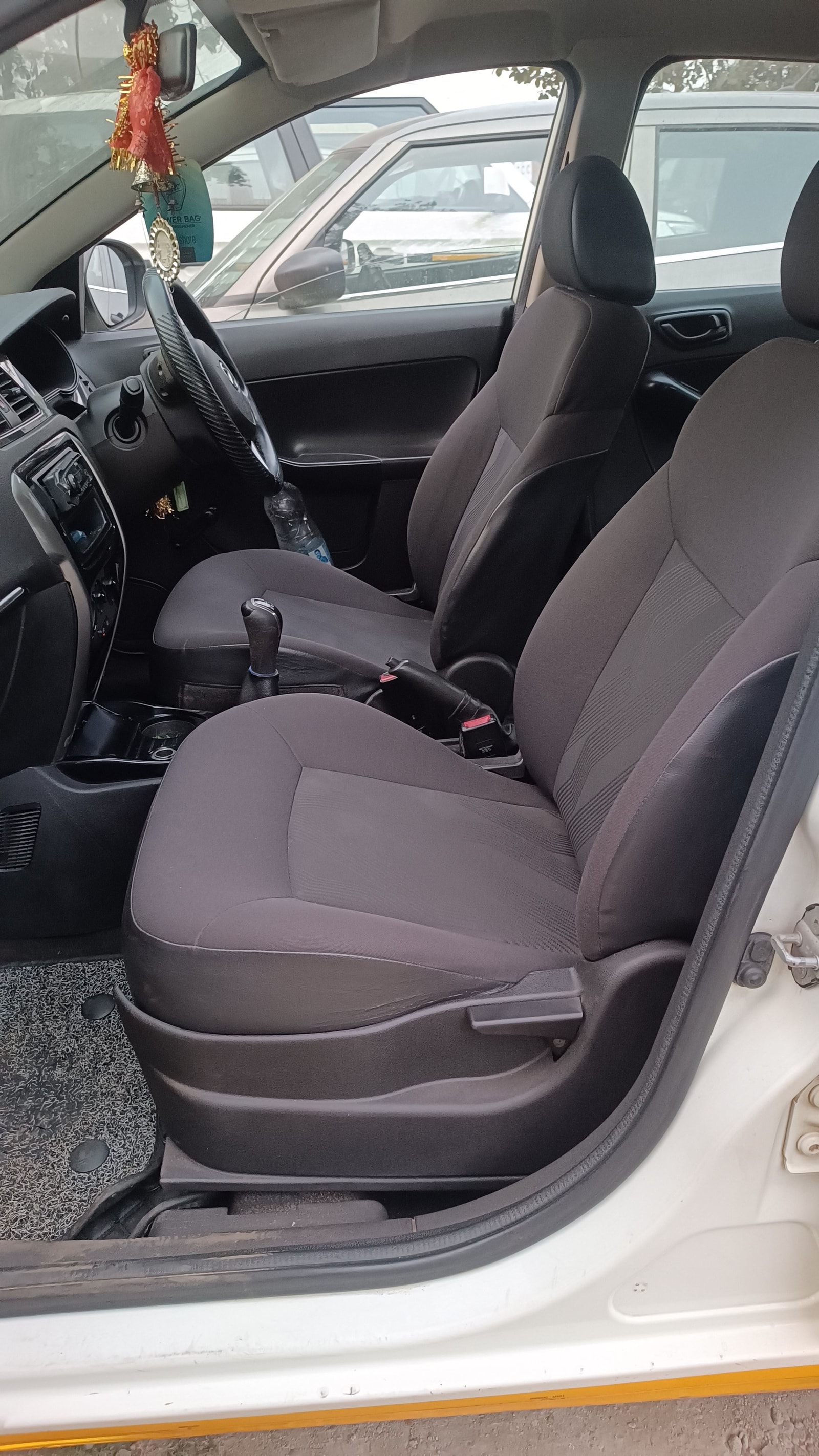 Bolt image 16 Bolt image 16