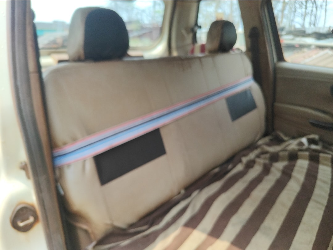 TUV300 image 16 TUV300 image 16