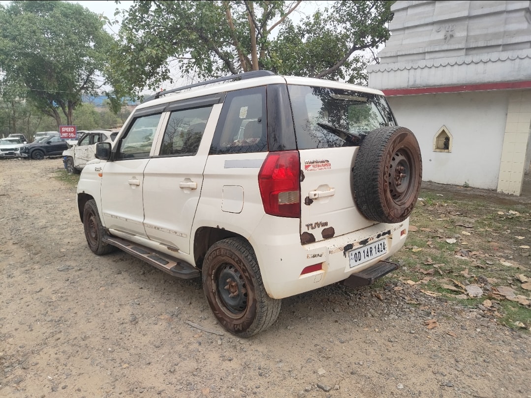 TUV300 image 2 TUV300 image 2