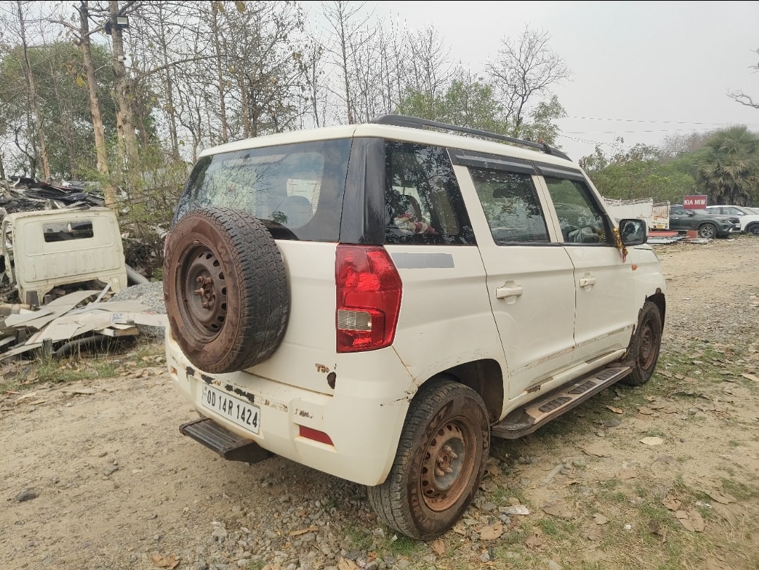 TUV300 image 4 TUV300 image 4