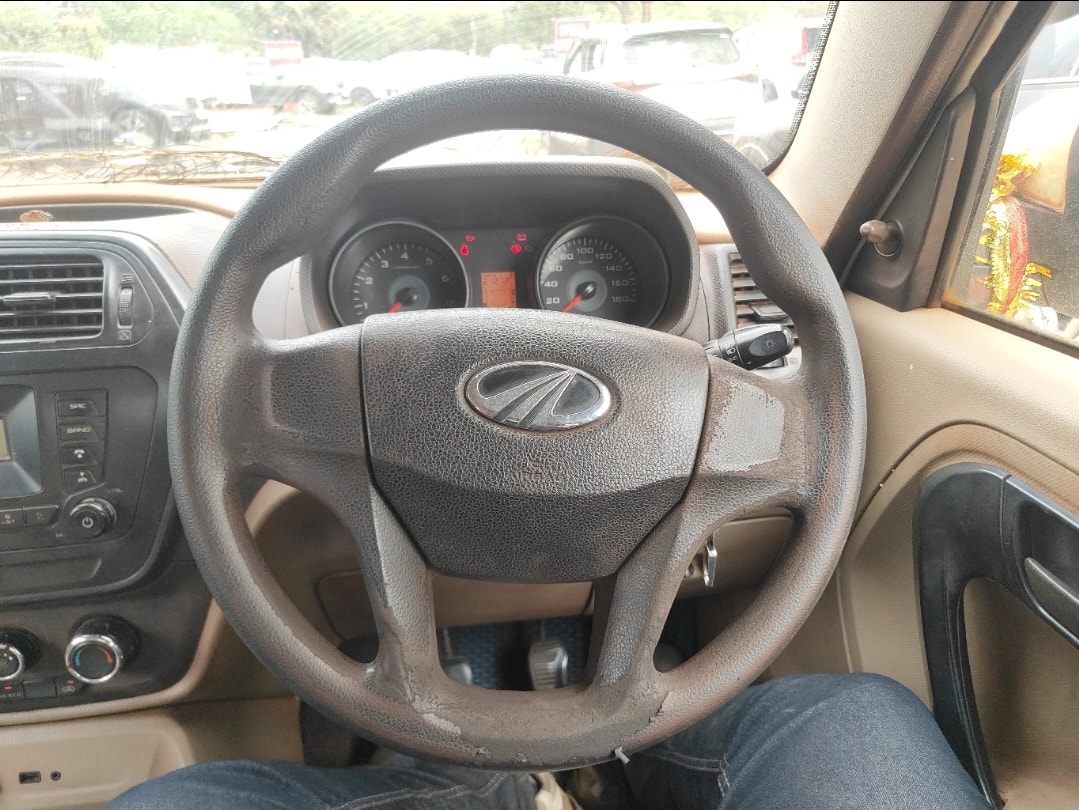 TUV300 image 12 TUV300 image 12