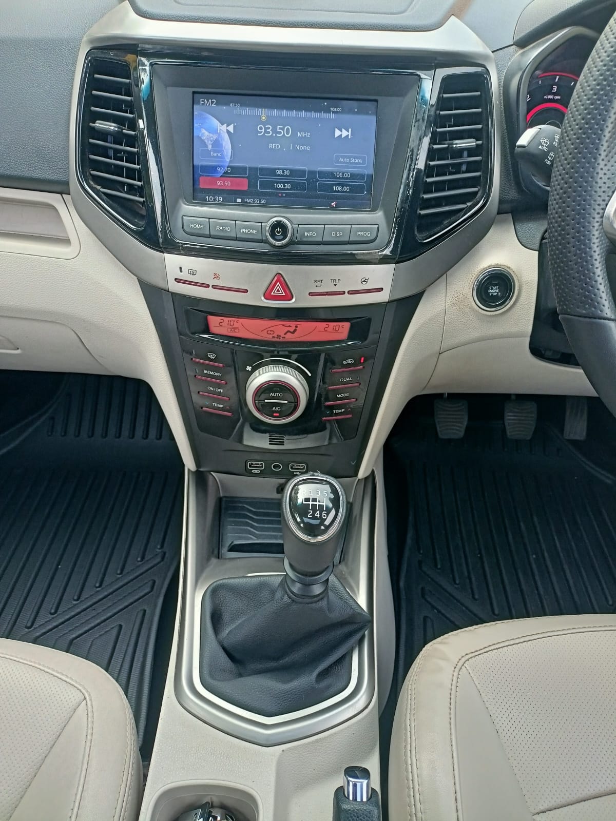 Used 2024 Mahindra XUV300 Used 2024 Mahindra XUV300