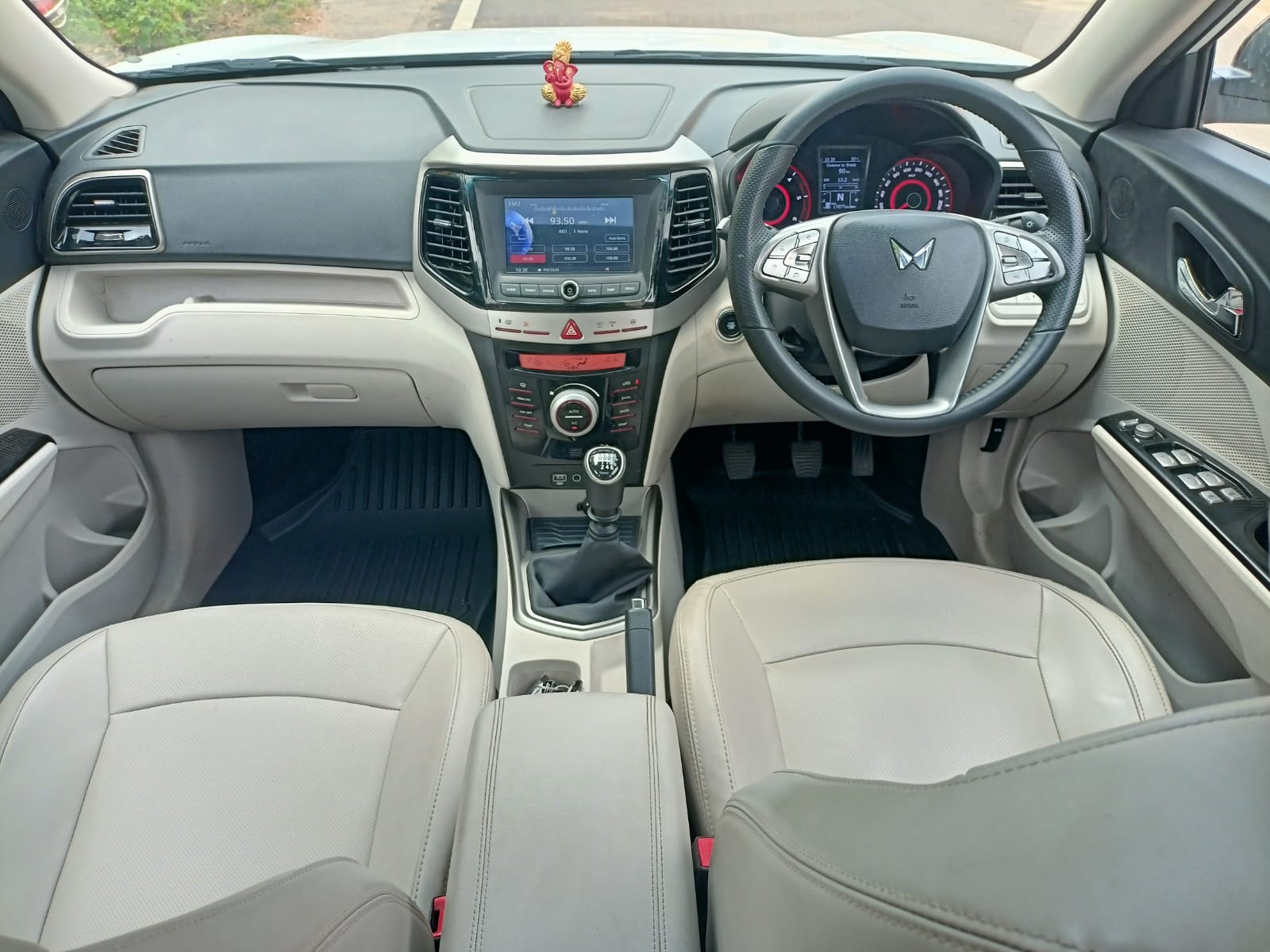 Used 2024 Mahindra XUV300 Used 2024 Mahindra XUV300