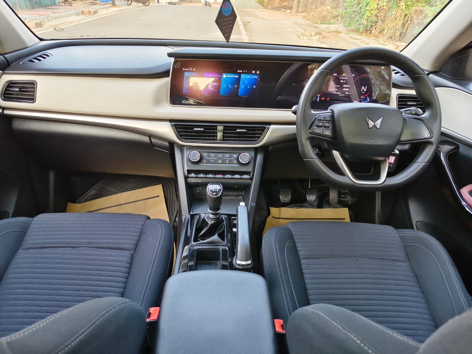 XUV700 image 12 XUV700 image 12