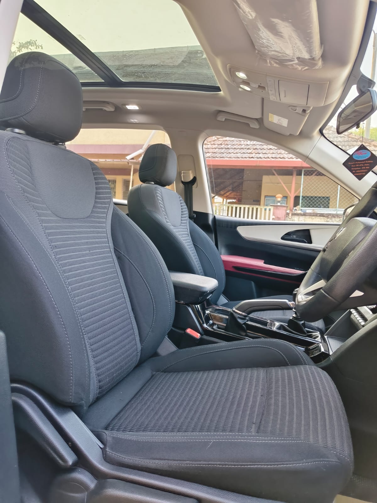 XUV700 image 16 XUV700 image 16