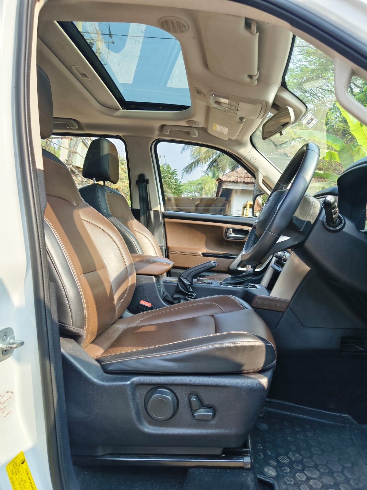 Scorpio-N image 14 Scorpio-N image 14