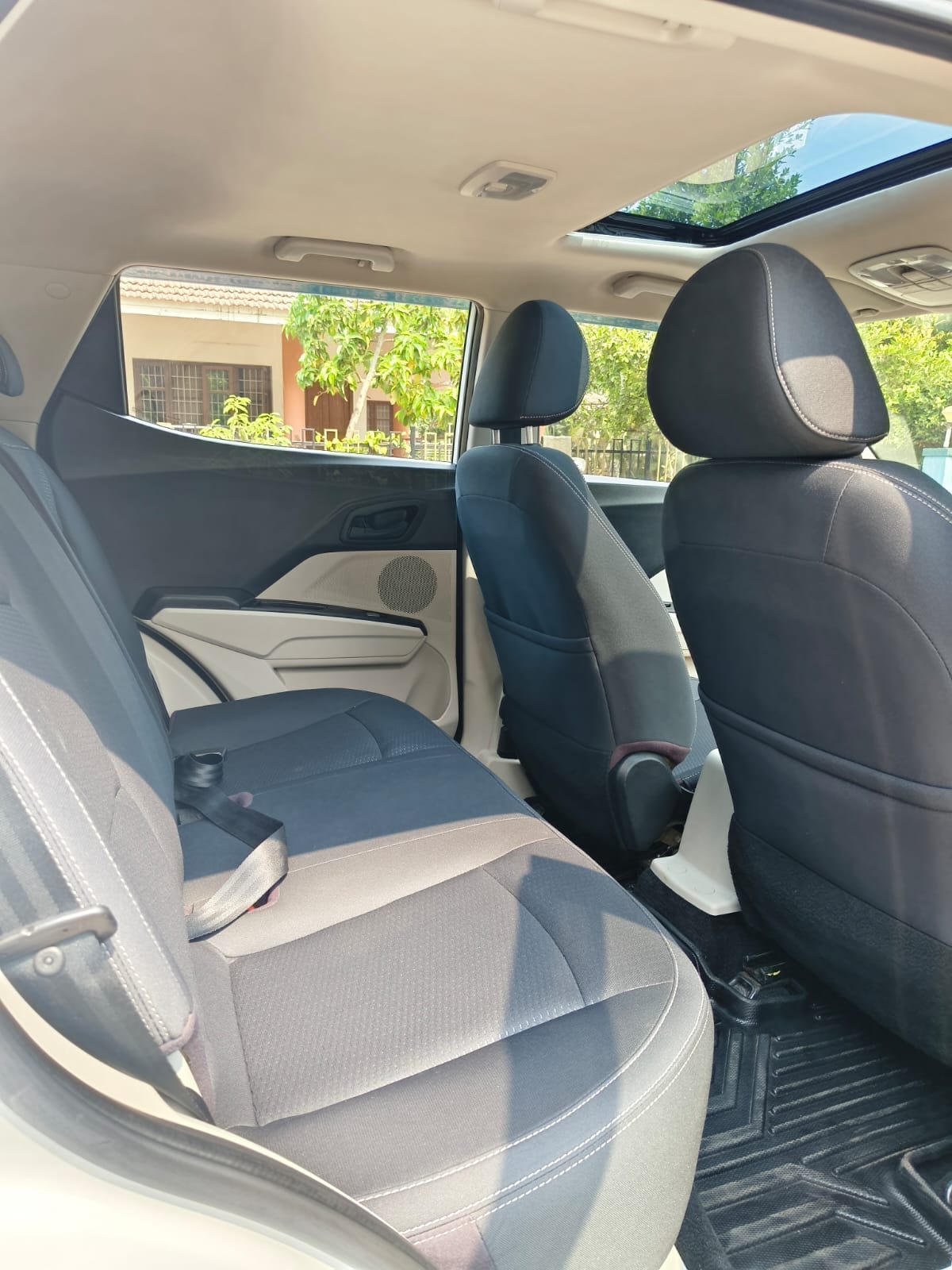 XUV300 image 17 XUV300 image 17