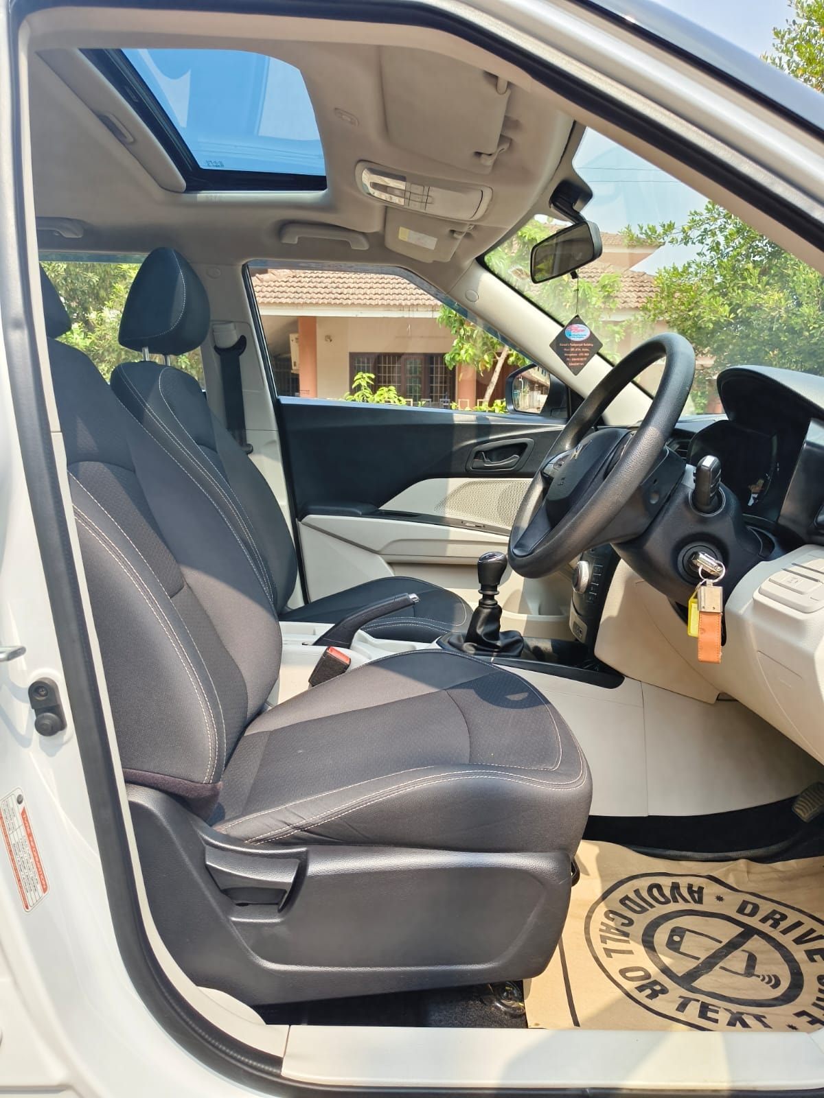 XUV300 image 16 XUV300 image 16