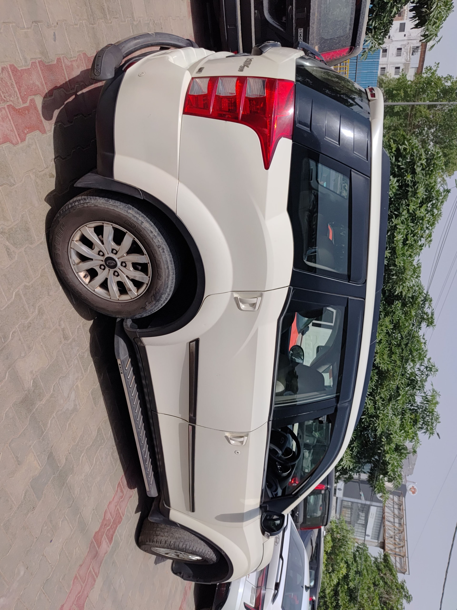 XUV500 image 3 XUV500 image 3