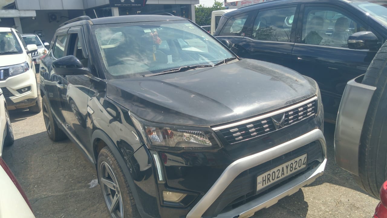 Used 2023 Mahindra XUV300 Used 2023 Mahindra XUV300