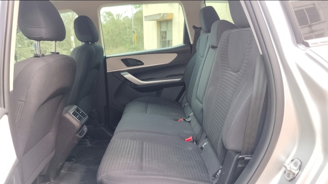 XUV700 image 17 XUV700 image 17