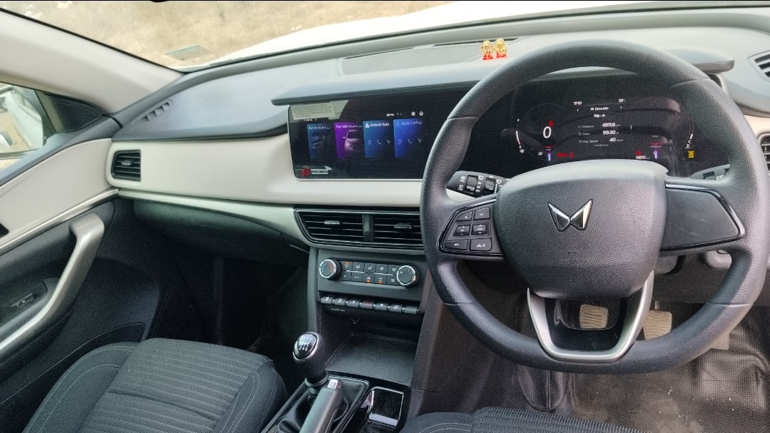 XUV700 image 12 XUV700 image 12