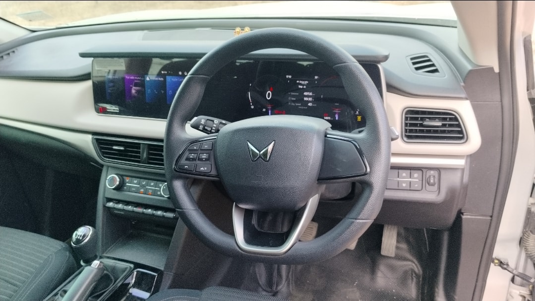 XUV700 image 13 XUV700 image 13